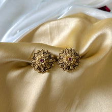 Load image into Gallery viewer, Golden Kundan Flower golden Stud earrings
