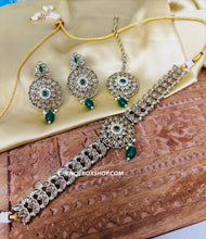 Load image into Gallery viewer, Simple Dainty Polki Stone Choker necklace set with maangtikka
