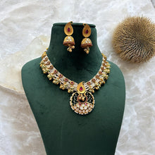 Load image into Gallery viewer, Kemp Stone Pearl golden Dainty Temple Necklace set
