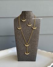 Load image into Gallery viewer, Long Delicate Jadau kundan dainty necklace set
