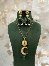 Load image into Gallery viewer, Moissanite Kareena Kapoor Chand Pendant set
