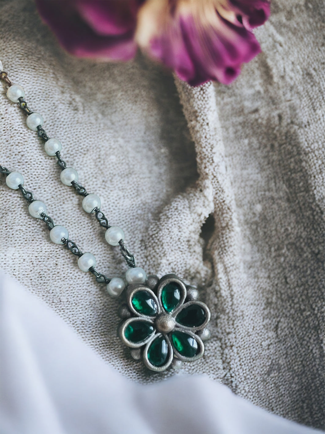 German silver Green Pachi Kundan Small Flower Pendant necklace