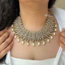 Load image into Gallery viewer, Premium Quality Statement Designer Polki Kundan Inaaya Necklace set with Maangtikka
