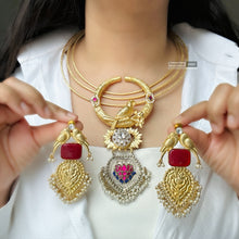 Load image into Gallery viewer, Contemporary Bird Fusion Pachi Kundan Hasli necklace set
