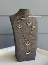 Load image into Gallery viewer, Long Delicate Jadau kundan dainty necklace set
