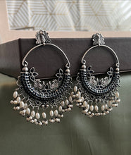 Load image into Gallery viewer, Peacock Big Statement Pearl German silver earrings
