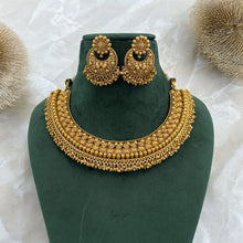 Load image into Gallery viewer, Real gold looking Temple Ethnic Necklace set with maangtikka
