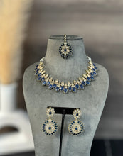 Load image into Gallery viewer, Jiya golden antique blue Kundan Polki Necklace Set with Maangtikka
