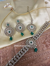 Load image into Gallery viewer, Simple Dainty Polki Stone Choker necklace set with maangtikka
