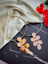 Load image into Gallery viewer, Double Clover Metal Flower Necklace IDW
