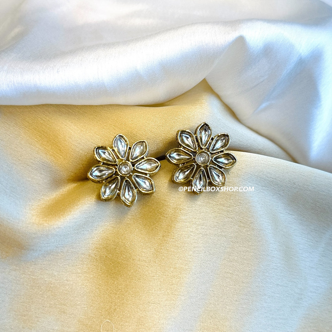 Kundan Flower White golden Stud earrings