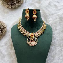 Load image into Gallery viewer, Kemp Stone Pearl golden Dainty Temple Necklace set
