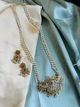 Load image into Gallery viewer, Long Pearl Golden Ruby Green Peacock kemp stone temple Necklace set
