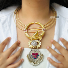 Load image into Gallery viewer, Contemporary Bird Fusion Pachi Kundan Hasli necklace set
