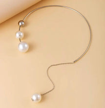 Load image into Gallery viewer, Silver Pearl Hasli women necklace IDW
