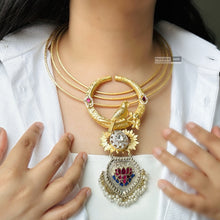 Load image into Gallery viewer, Contemporary Bird Fusion Pachi Kundan Hasli necklace set
