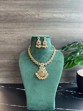 Load image into Gallery viewer, Ruby Green Simple Pearl Beads Necklace set
