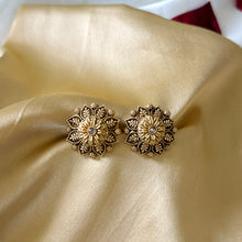 Load image into Gallery viewer, Golden Kundan Flower golden Stud earrings
