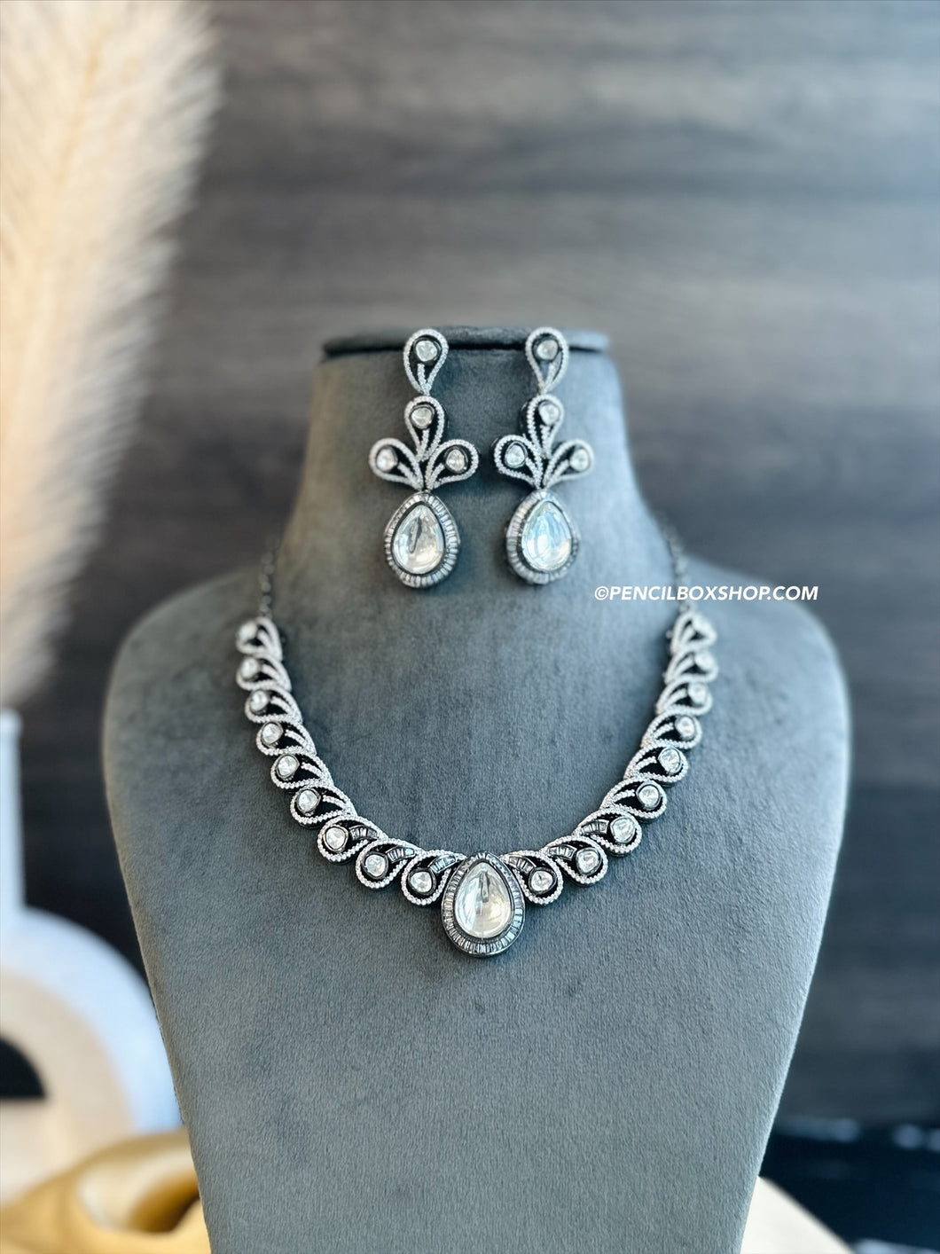 Classy New Victorian American Diamond twisted necklace set