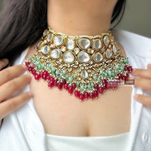 Load image into Gallery viewer, Bridal Premium Quality Kundan Choker necklace set Bridal Ruby Green with Maangtikka
