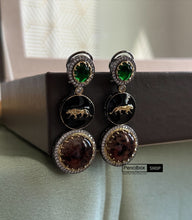 Load image into Gallery viewer, Jaguar Natural stone Gold antique earrings
