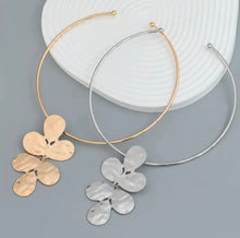 Load image into Gallery viewer, Double Clover Metal Flower Necklace IDW
