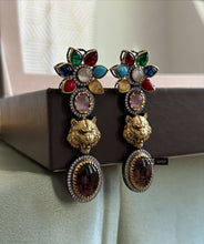 Load image into Gallery viewer, Jaguar Multicolor Gold antique earrings
