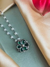 Load image into Gallery viewer, German silver Green Pachi Kundan Small Flower Pendant necklace
