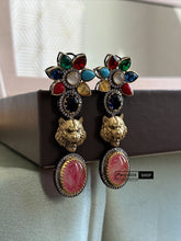 Load image into Gallery viewer, Jaguar Multicolor Gold antique earrings
