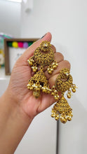 Load and play video in Gallery viewer, Golden Kundan Pearl drop Indian jhumka ethnic earrings
