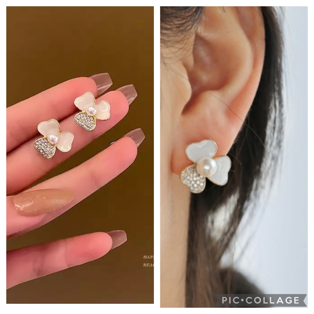 White Flower enamel and rhinestone Small Stud earrings 92.5 post IDW