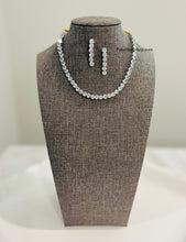 Load image into Gallery viewer, Single stone Diamond Look single Layer necklace set
