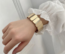 Load image into Gallery viewer, Golden Stretchable shiny Bracelet IDW
