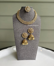 Load image into Gallery viewer, Golden polki Single line Neckline Necklace set with jhumkas and maangtikka
