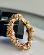 Load image into Gallery viewer, Jadau Kundan Rajasthani Openable Single Bangle
